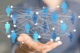 © vegefox.com - stock.adobe.com Foto: Netzwerk mit Figuren